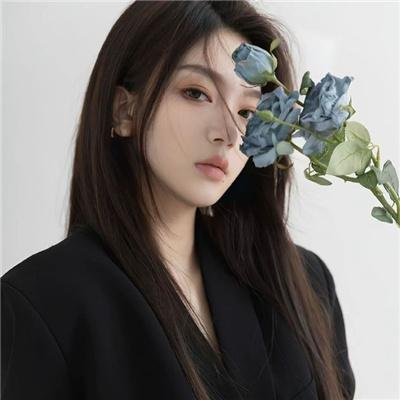 蒙娜丽莎与血月亮